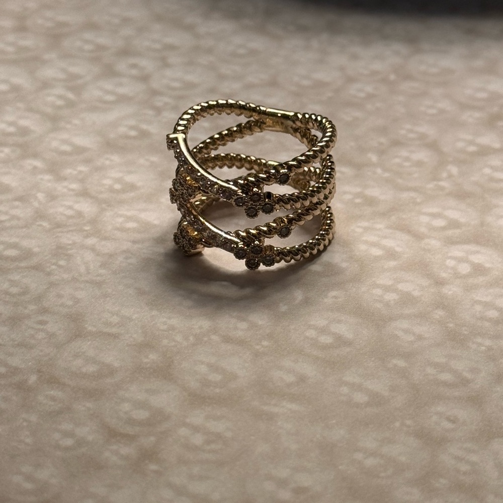 Elegant Gold-Tone Women's Ring